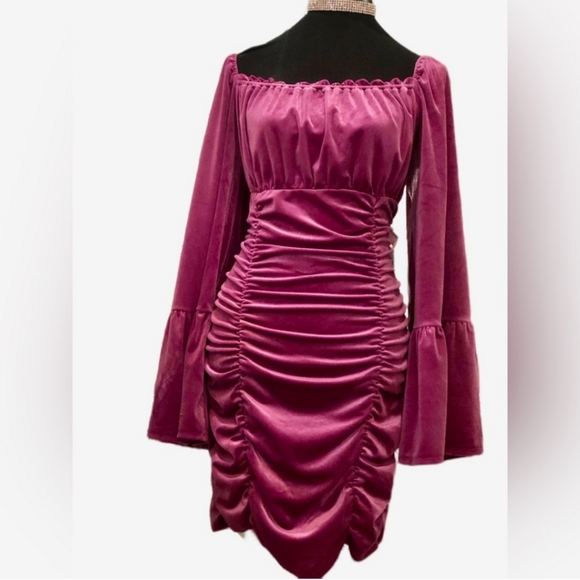 Venus Velvet Dress - Picture 5 of 7